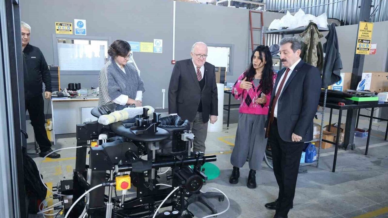 Samsun mühendislerinden çocuklara özel MYR KIDS mobil yürüme robotu