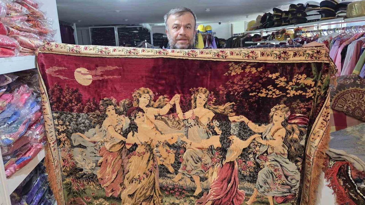 Samsunlu Öğretmenden 25 Ülkeden 150 Duvar Halısı Koleksiyonu