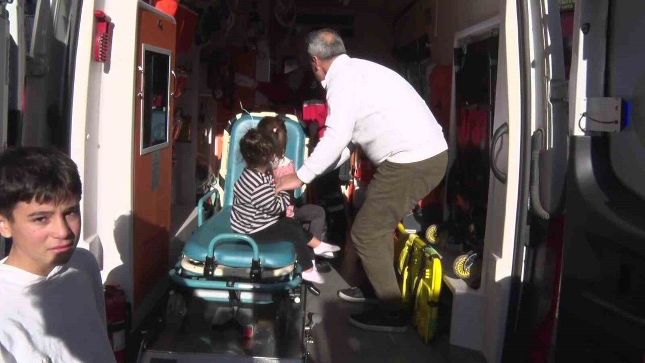 Sancaktepe'de Asansör Yangını: Anne-Çocuk Kurtarıldı, 2 İtfaiye Eri Dumandan Etkilendi