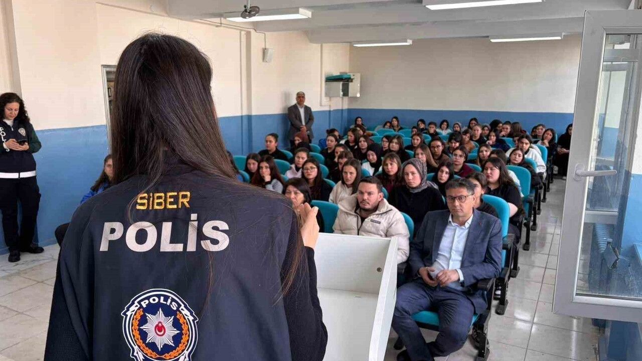 Sandıklı'da Polis Eğitimi: Güvenli İnternet, KADES ve Trafik