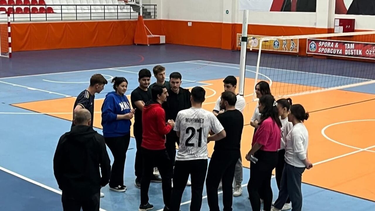 Sandıklı MYO Güz Dönemi Voleybol Turnuvası'nda Şampiyon Traktör FC
