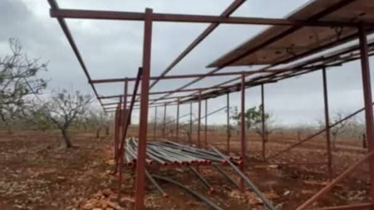 Şanlıurfa Bozova'da Sisli Havada 20 Güneş Enerjisi Paneli Çalındı