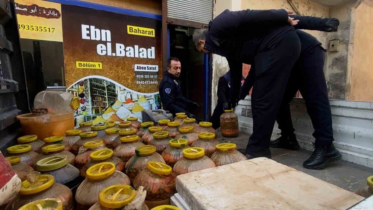 Şanlıurfa’da Bakkalda Şoke Eden Denetim: Çok Sayıda Tarihi Geçmiş Ürüne El Konuldu