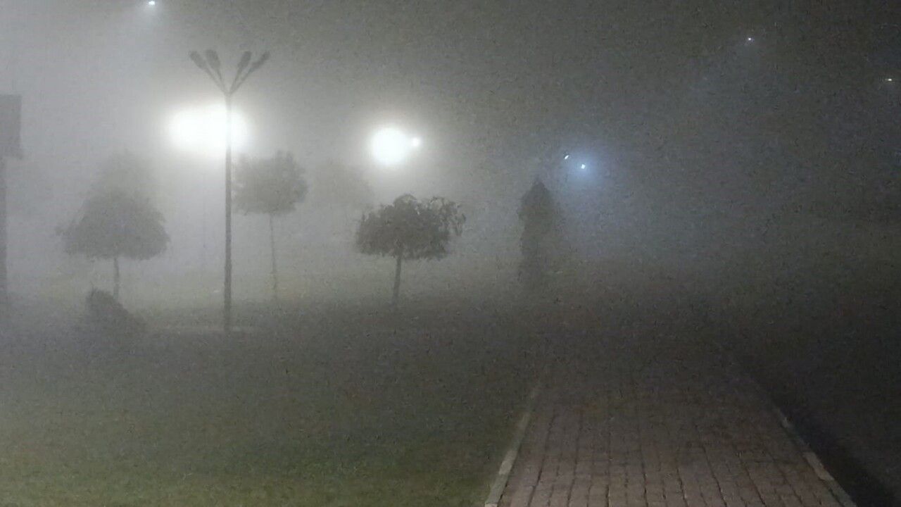 Şanlıurfa'da Gece Boyu Yoğun Sis: Görüş 20-25 Metreye Düştü