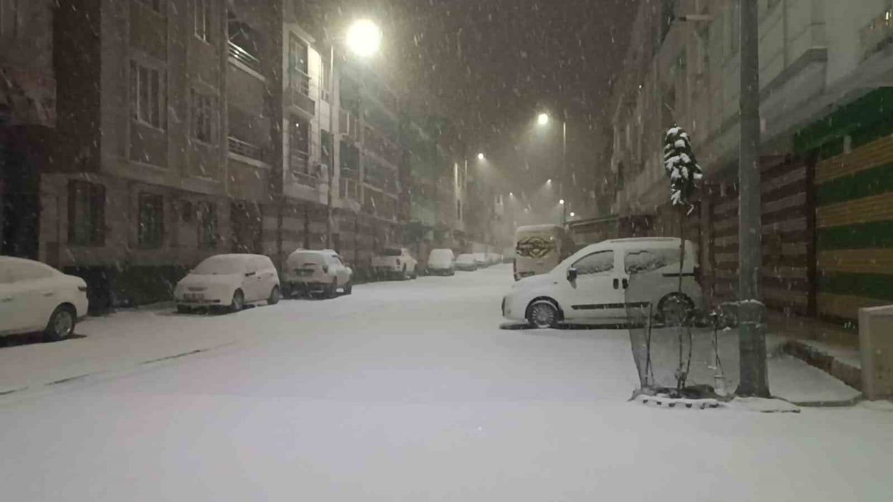 Şanlıurfa'da Yıllar Sonra Yoğun Kar Yağışı