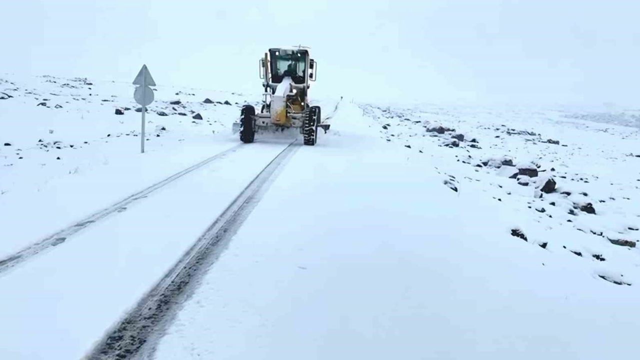 Şanlıurfa'da Yoğun Kar: Bazı Yollar Trafiğe Kapandı, Kış Lastiği Zorunlu