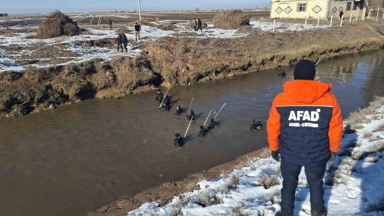 Şanlıurfa Harran'da sulama kanalına düşen araç: Kayıp sürücü aranıyor