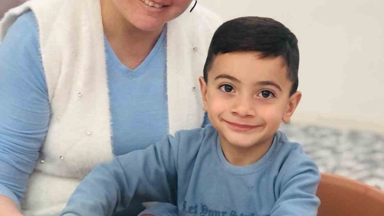 Sarıgöl'de Çocuklar Anneleriyle Kilim Dokumayı Öğrendi