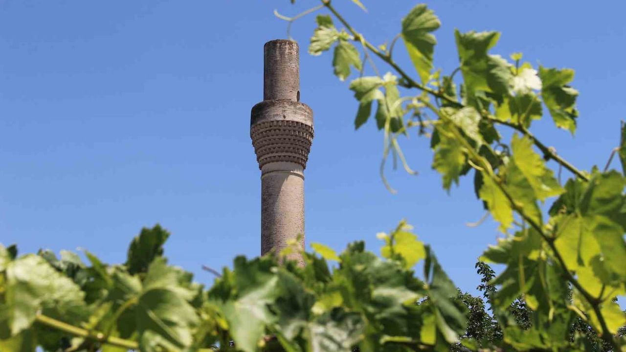 Sarıgöl'ün Simgesi: Yaklaşık İki Asırlık 'Kırık Minare'