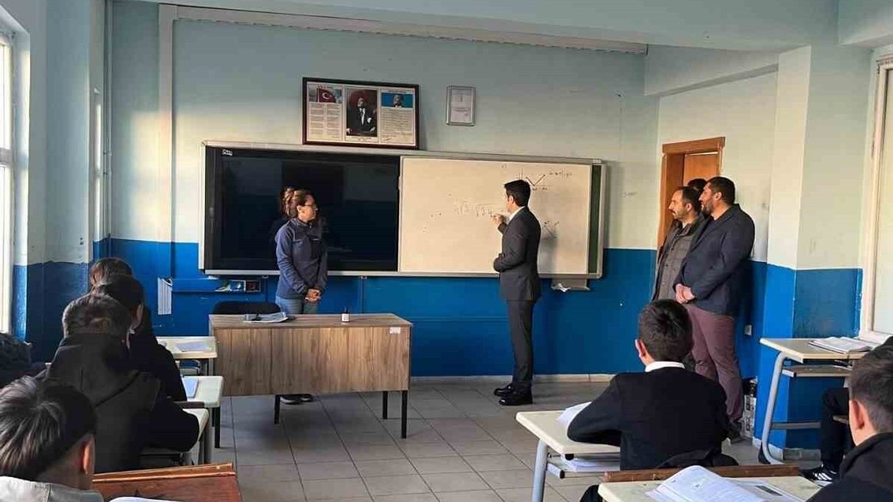 Sarıkamış Kaymakamı Enis Aslantatar Okulları Ziyaret Etti