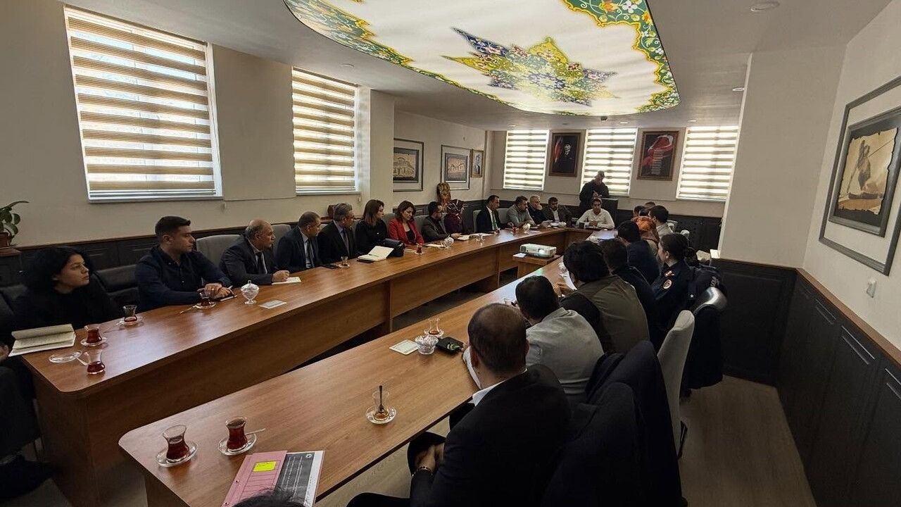 Sarıkamış’ta Anma Öncesi Kritik Toplantı: 'Türkiye Şehitleriyle Yürüyor' Hazırlıkları