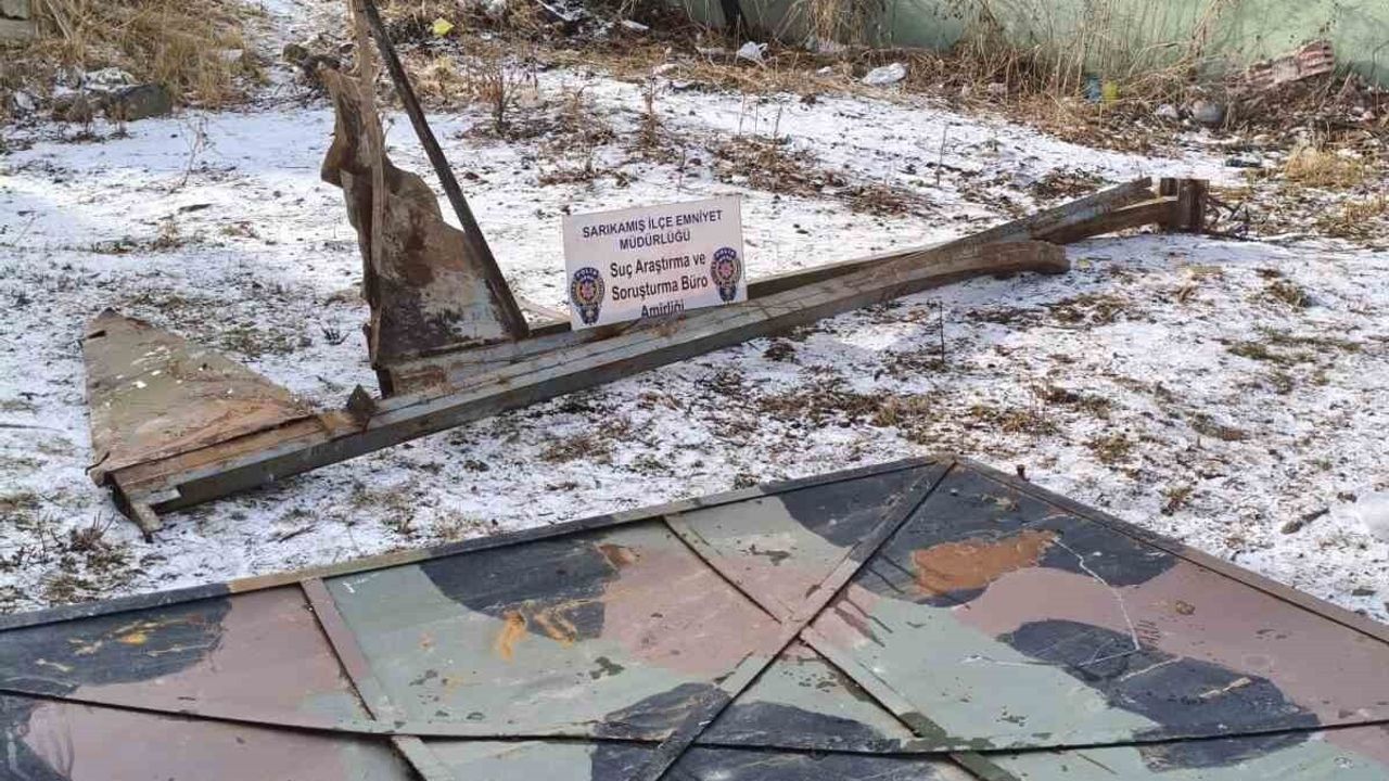 Sarıkamış’ta Askeriyeden Hurda Çalan 2 Kişi Tutuklandı