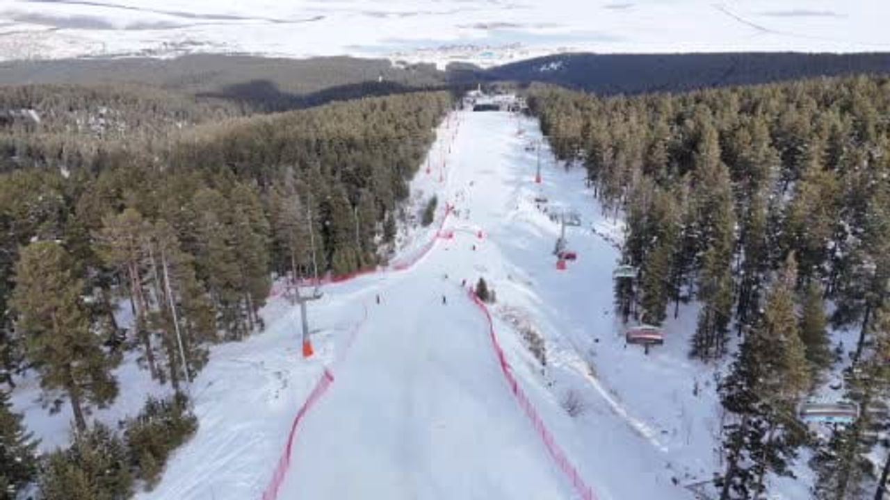 Sarıkamış'ta FIS Cup Sona Erdi: Alp Disiplini Şampiyonları Belli Oldu