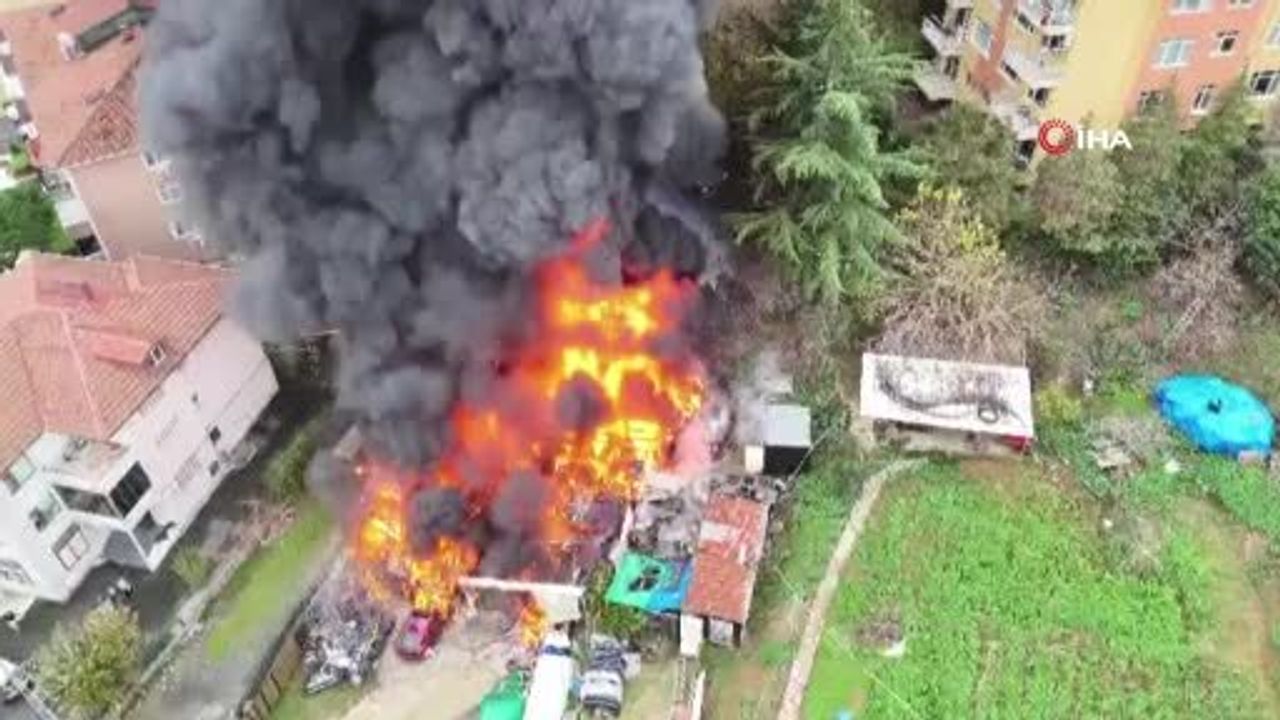 Sarıyer’de Metruk Binada Yangın: Gökyüzünü Duman Kapladı