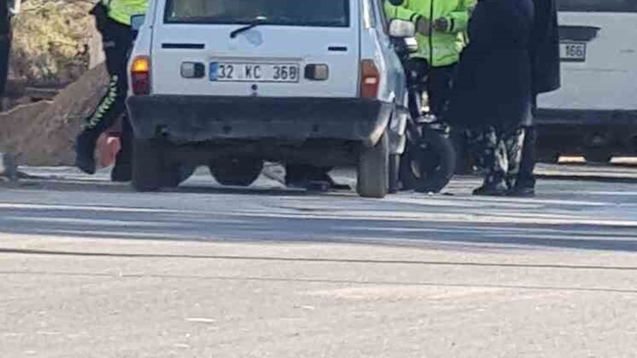 Şarkikaraağaç'ta elektrikli bisikletle otomobil çarpıştı: 2 yaralı