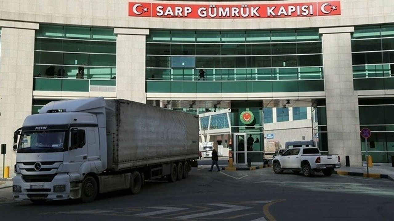 Sarp Sınır Kapısı'nda Kasım Rekoru: 32 bin 662 TIR Geçişi