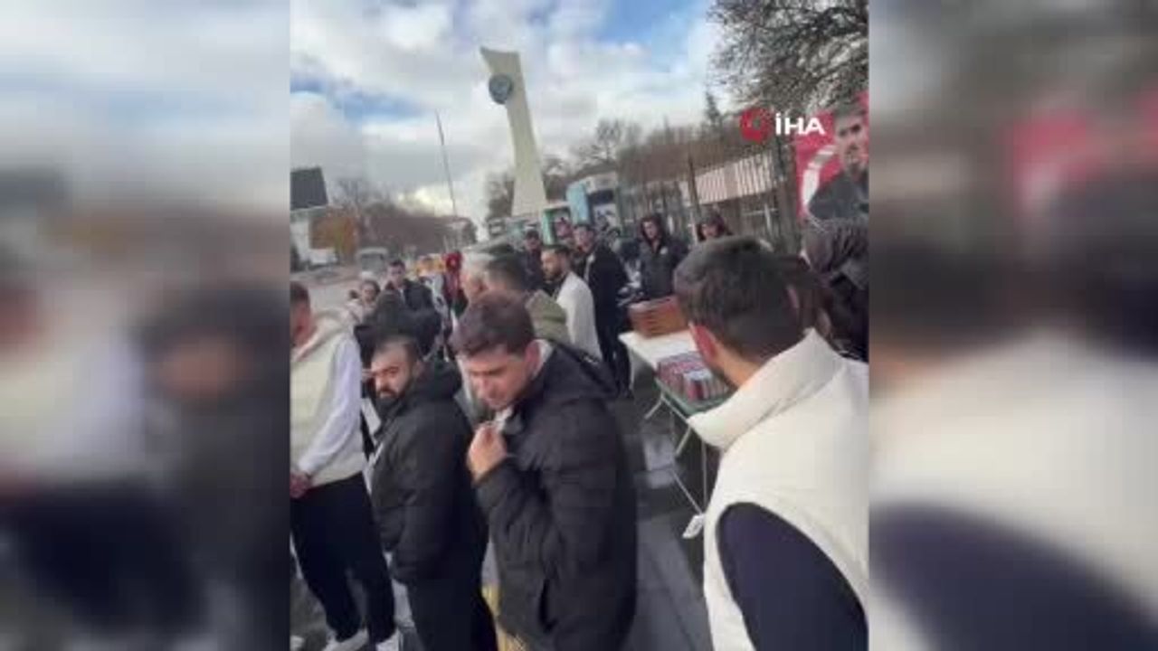 Şehit Polis Emre Albayrak İçin Okul Önünde Kur’an Okutuldu, Lokma Dağıtıldı