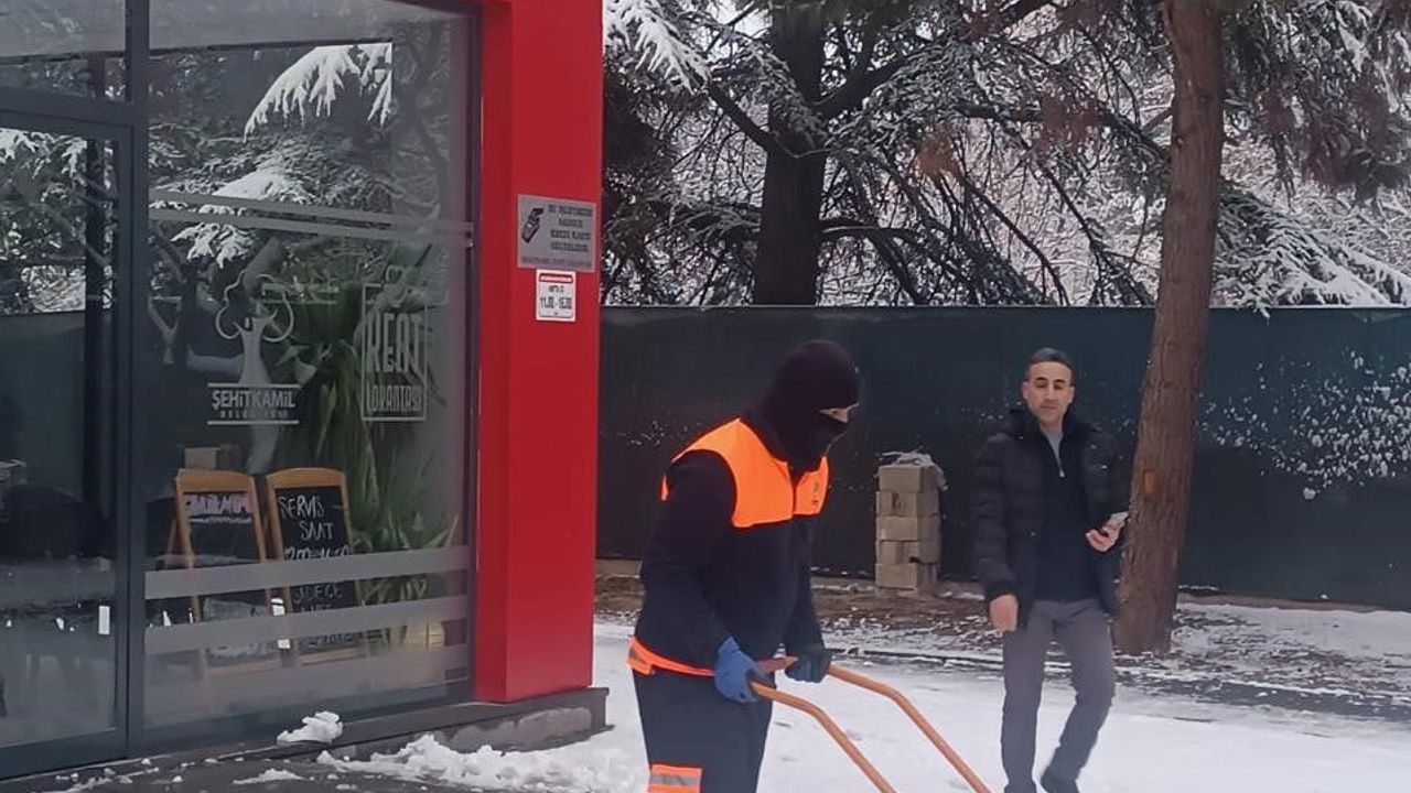 Şehitkamil'de Karla Mücadele: 750 Personel, 120 Araç Sahada