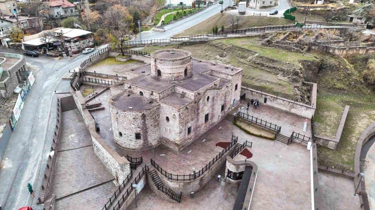 Selçuklu'da Şeb-i Arus'a Yoğun İlgi: 10 Bine Yakın Ziyaretçi