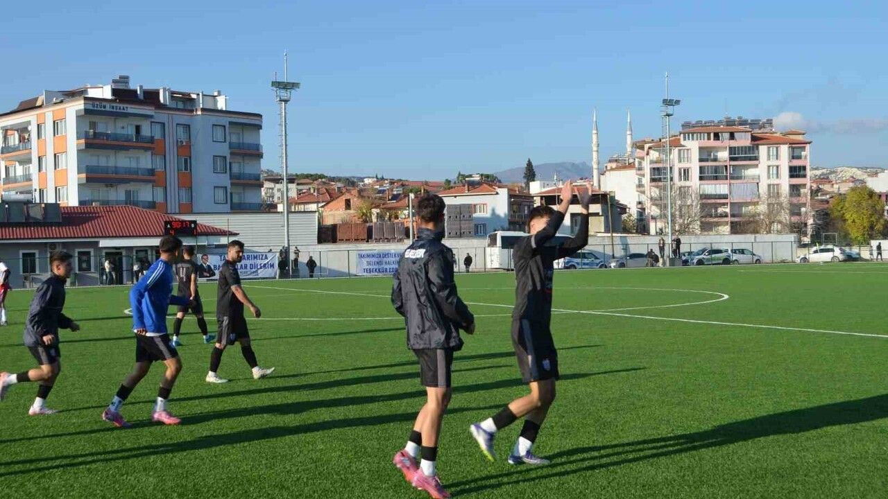 Selendi Belediyespor üçte üç yaptı: 4-1'lik galibiyetle puan 9'a çıktı