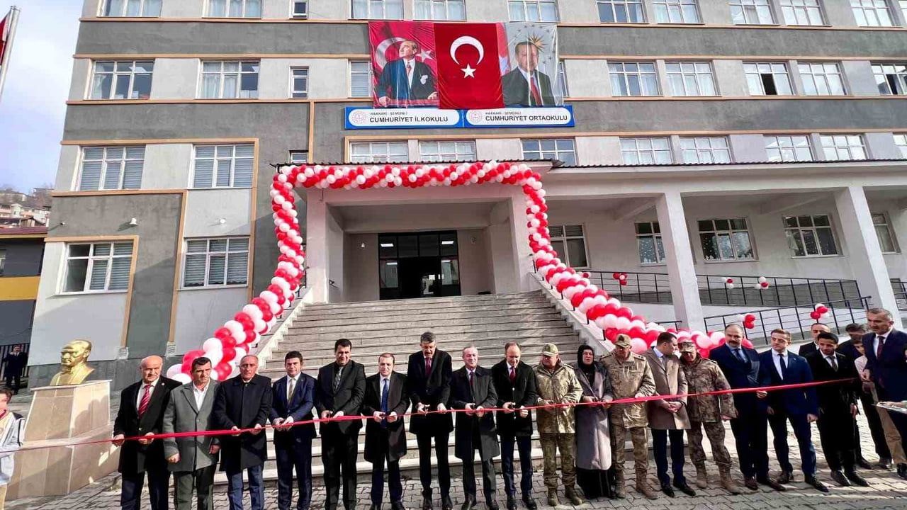 Şemdinli'de 24 Sınıflı Cumhuriyet İlk ve Ortaokulu ile Moda Aile Sağlığı Merkezi Açıldı