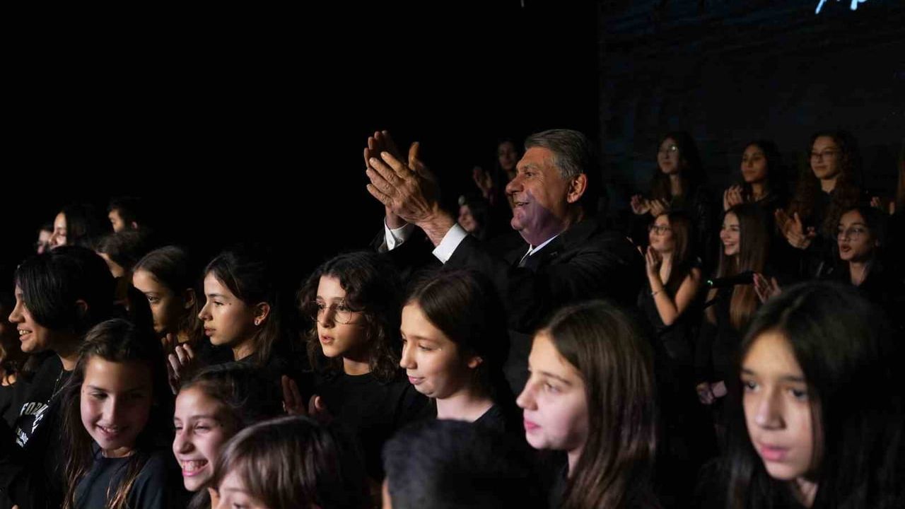 Serdal Adalı’dan BJK-Kabataş Vakfı Okulları’na Yeni Yıl Ziyareti