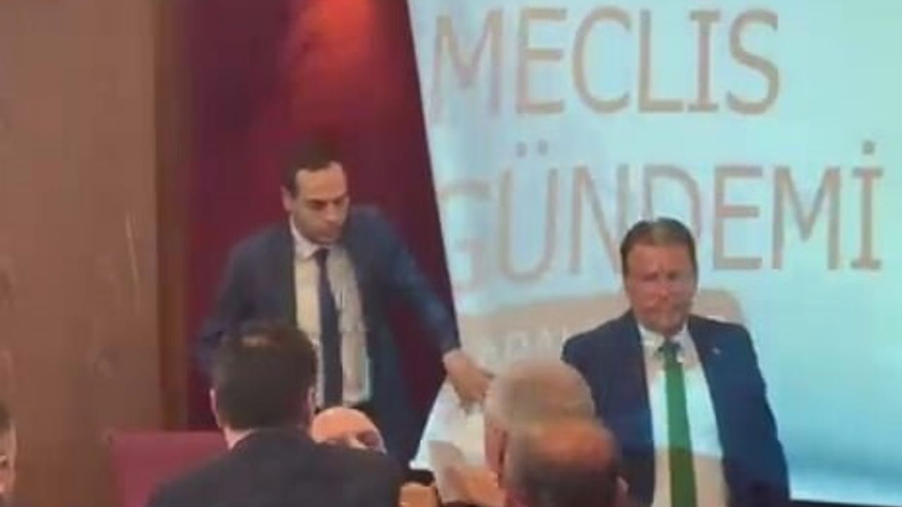 Serdivan Belediyesi Meclisinde Arbede: Başkan Çelik'ten 'Siz kimsiniz' Tepkisi