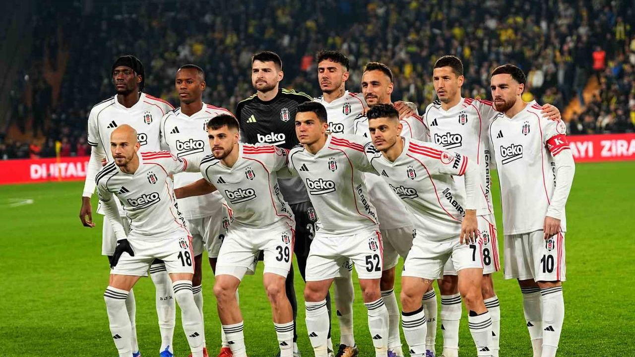 Sergen Yalçın'dan 5 değişiklik: Beşiktaş'ın Fenerbahçe 11'i