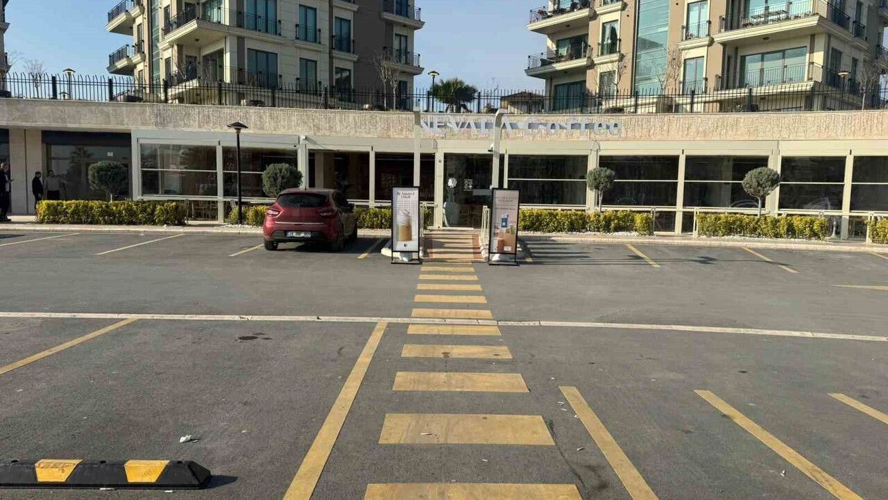 Serhat Doğramacı'ya Ait Hamburgerci Beylikdüzü'nde Kurşunlandı — Haraç İddiası