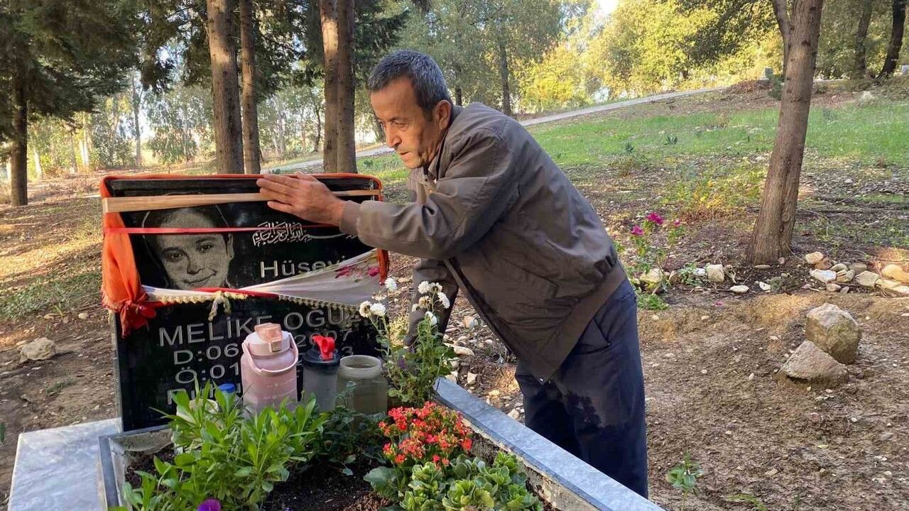 Serik'te Mezar Çiçekleri Çalındı: Melike Oğuz'un Babası Kamerayla Takip Ediyor