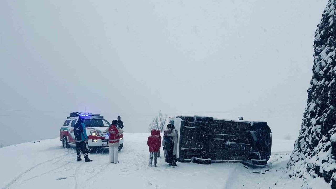 Siirt Baykan'da Minibüs Devrildi: 6 Yaralı