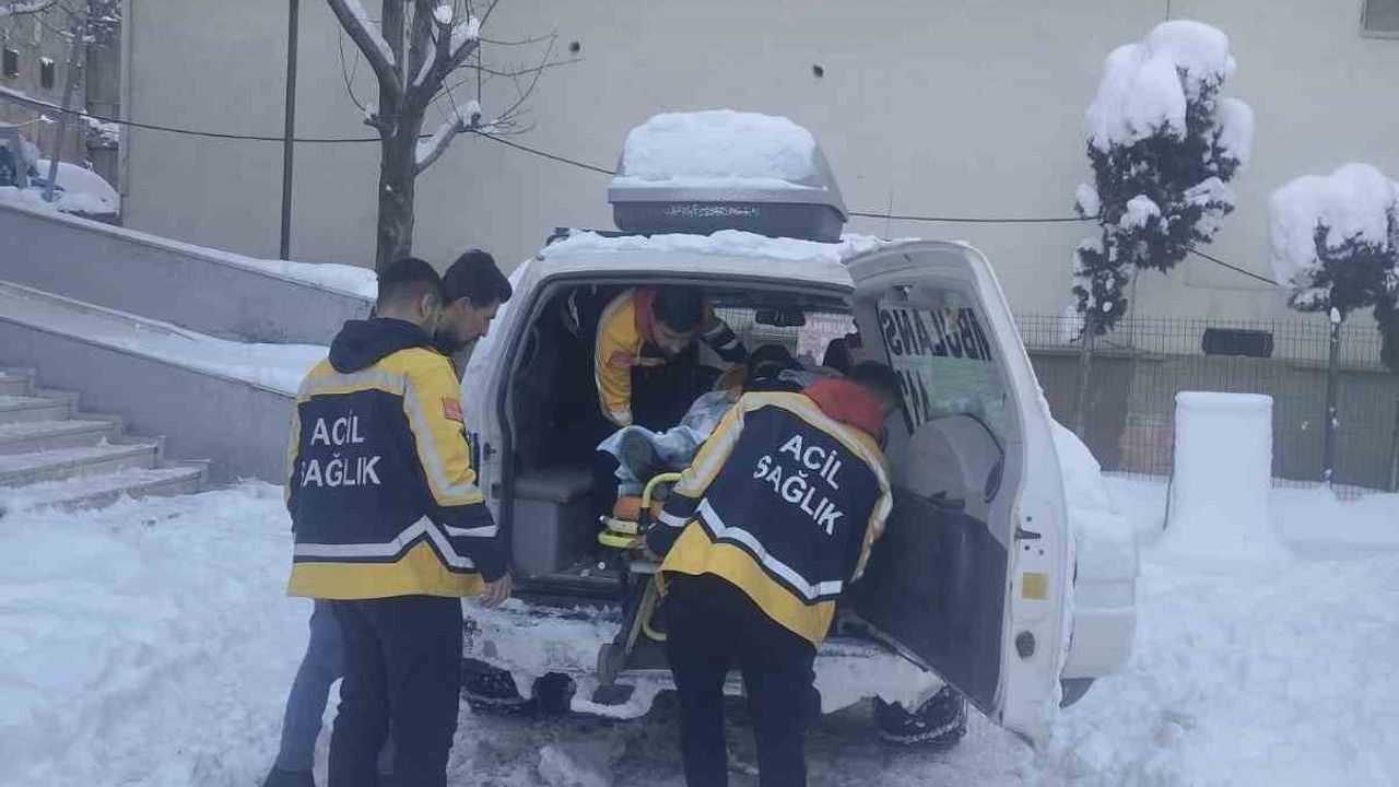 Siirt Pervari'de doğum sancısı: Hasta 5 saatte hastaneye ulaştırıldı