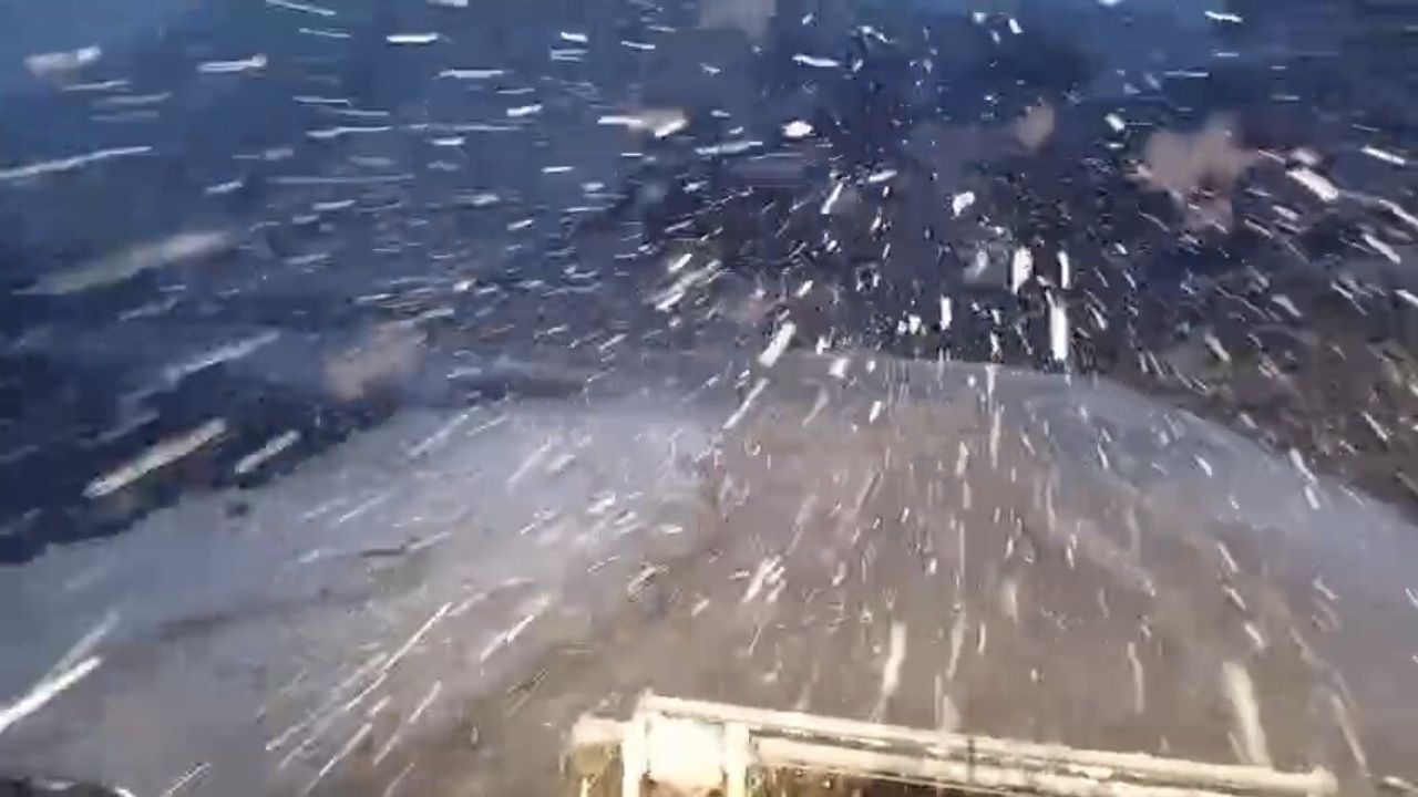 Siirt Pervari'de Kar Etkili: Ekipler Yol Açma Çalışmalarına Başladı