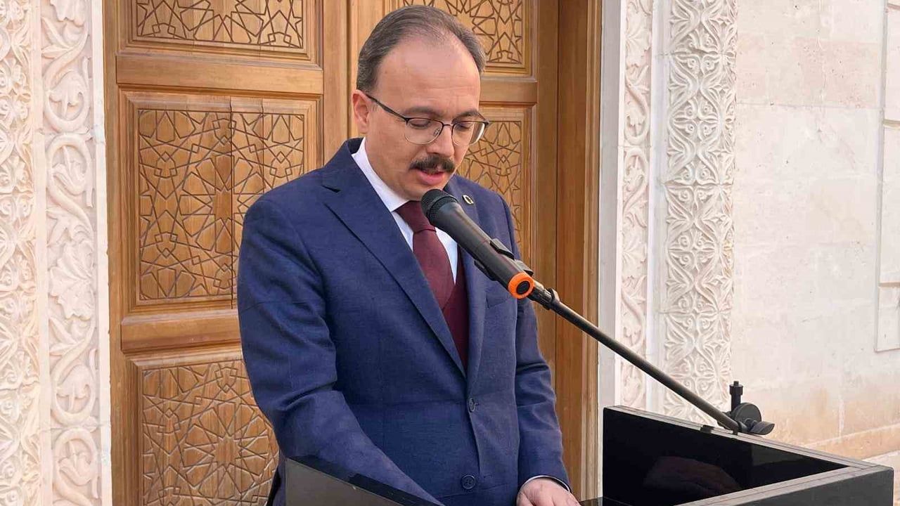 Siirt'te 25 bin 700 fıstık ve 4 bin 300 Trabzon Hurması fidanı dağıtıldı