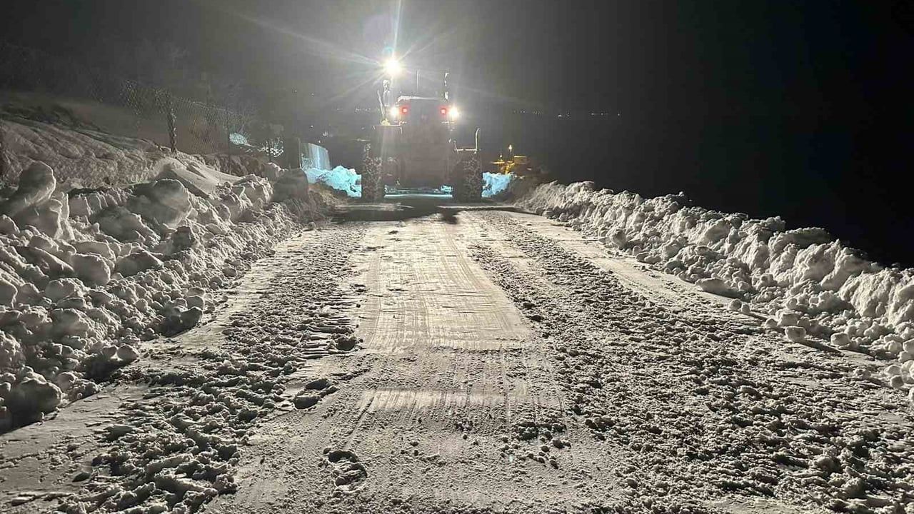 Siirt'te 278 Köy Yolu Kardan Ulaşıma Açıldı