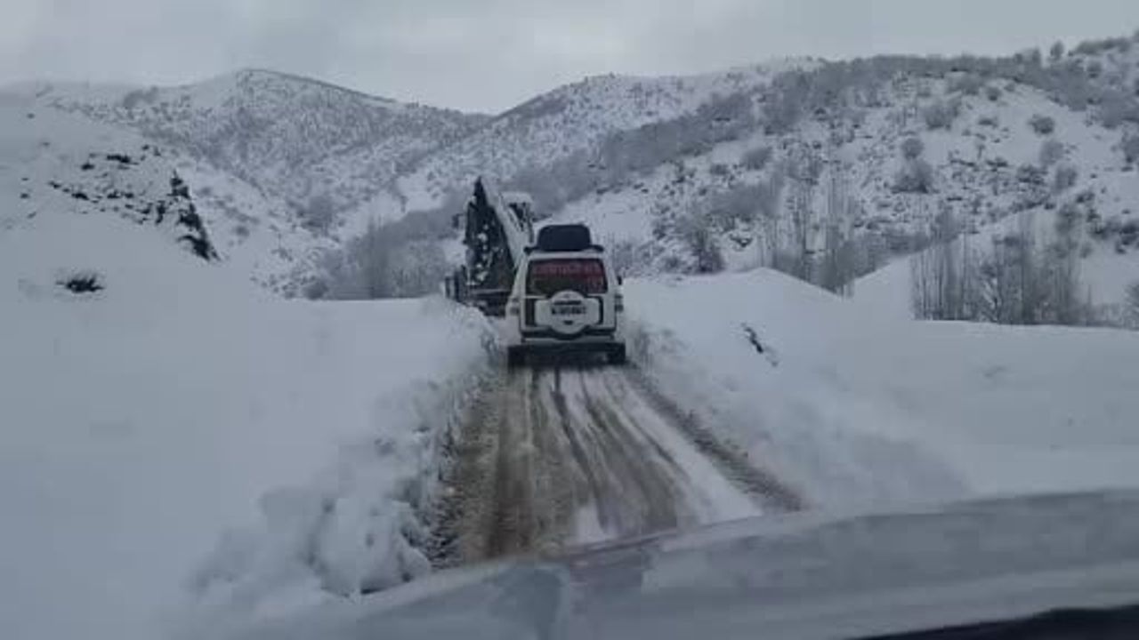 Siirt'te İç Kanama Geçiren Kadın, Karla Mücadeleyle Hastaneye Yetiştirildi