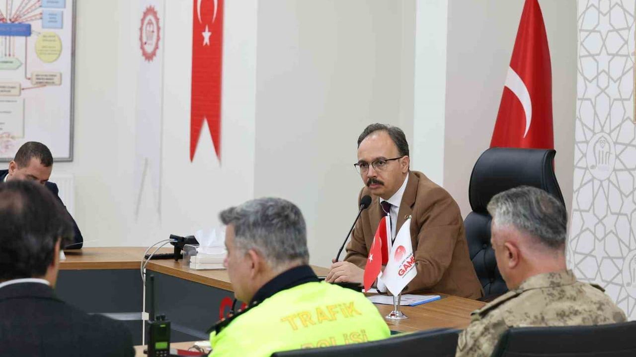 Siirt'te Karla Mücadele: 200 Araç, 600 Personel 7/24 Görevde