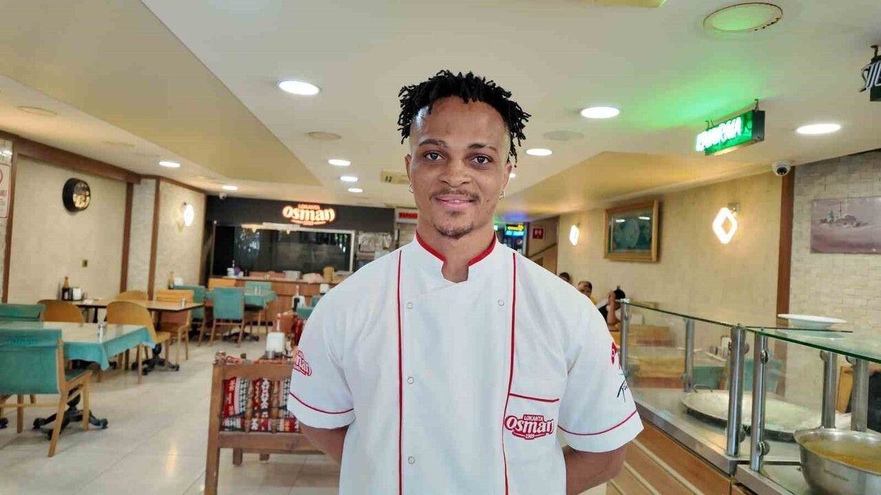 Siirt'te Nijeryalı Öğrenci Micheal: Lokantada Servis Yapıp Tercümanlık Okuyor