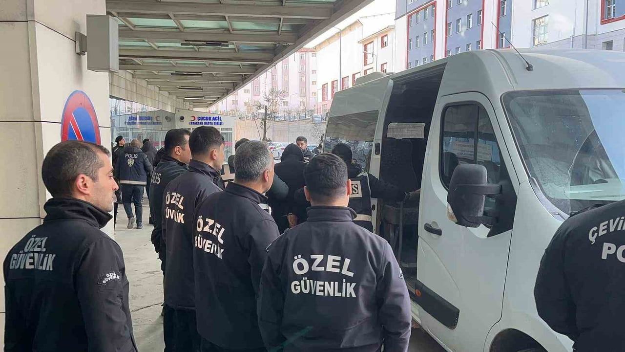 Siirt'te Uyuşturucu Tahlilleri Değiştirme İddiası: 8'i Sağlık Çalışanı 30 Şüpheli Adliyeye Sevk