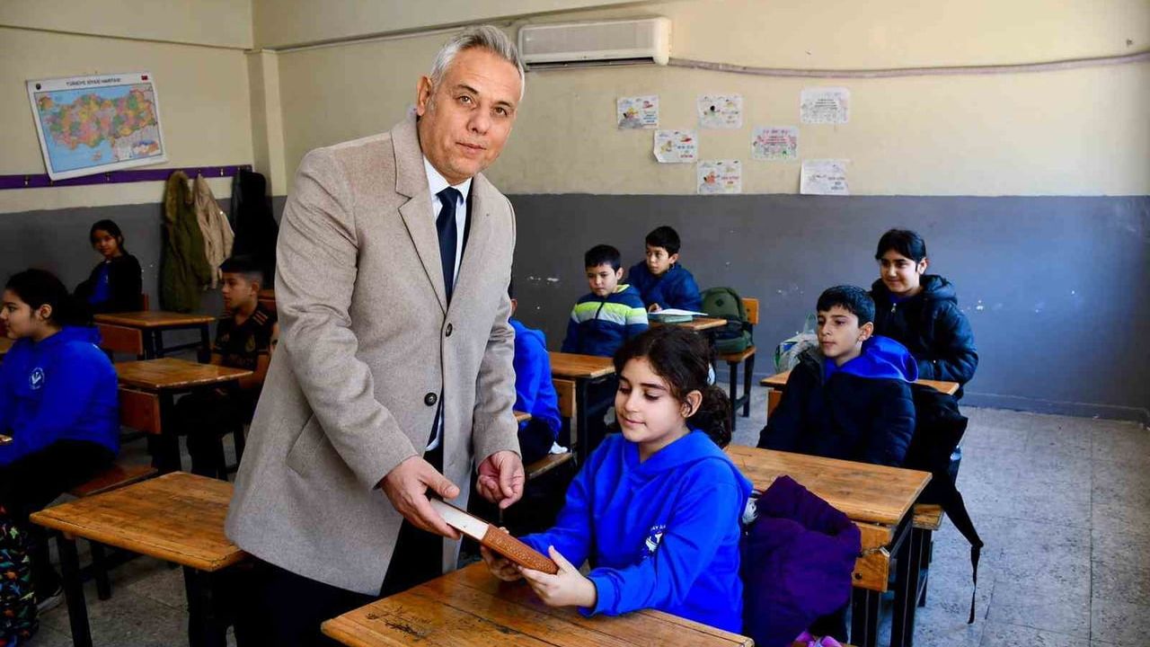 Silifke'de Öğrencilere Kur’an-ı Kerim Hediye Edildi
