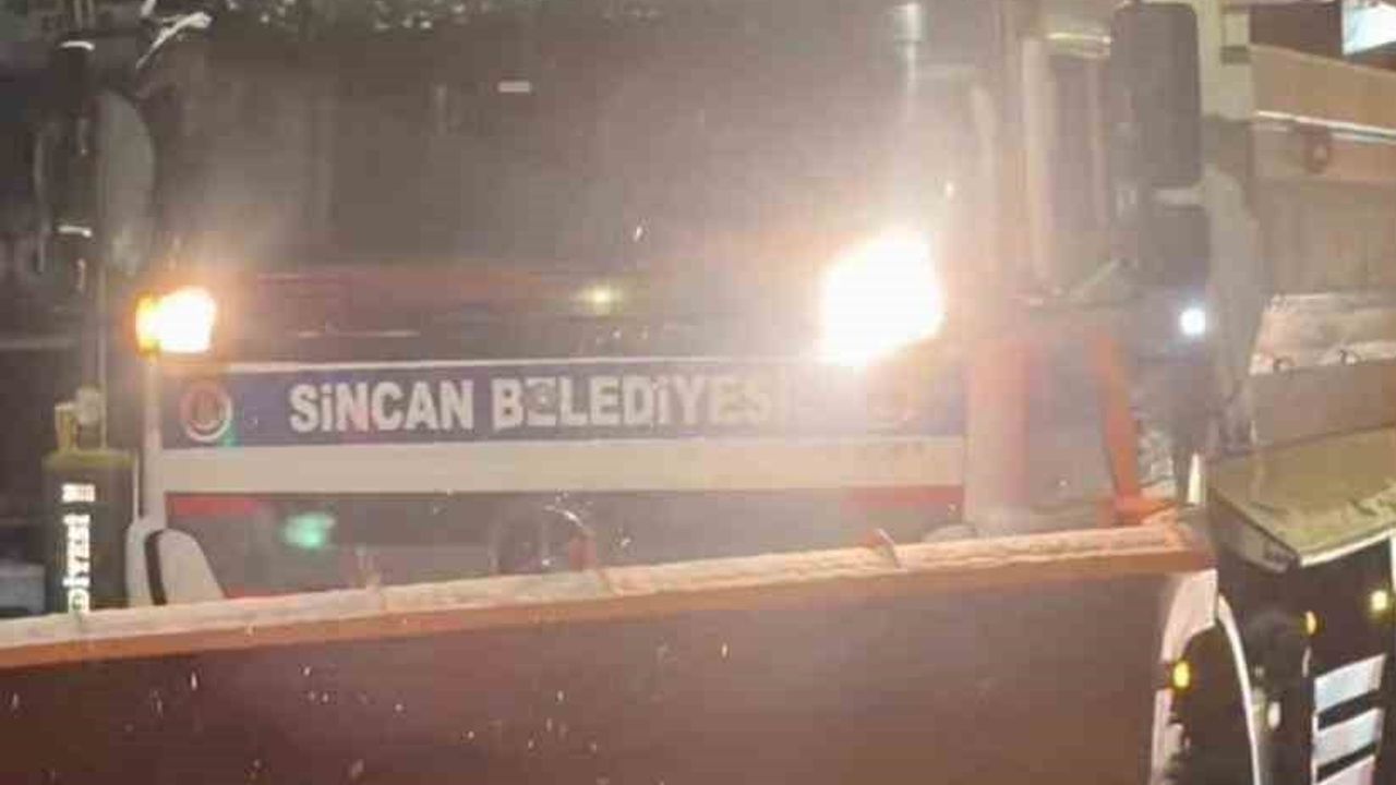 Sincan Belediyesi Kar Teyakkuzunda: 19 Araç, 115 Personel Sahada