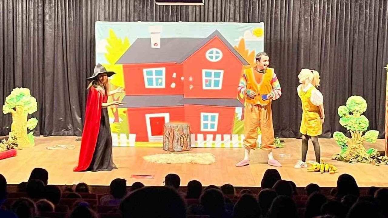 Sincan Belediyesi'nde Hafta Sonu Tiyatrosu: 'Bir Sevgi Masalı' Lale Konferans Salonu'nda