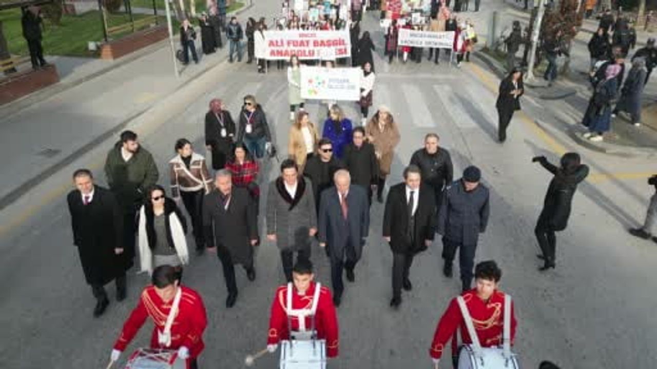 Sincan'da Roman Kahramanları Festivali: 2 bin 230 Öğrenci Kitap İçin Sokağa Çıktı