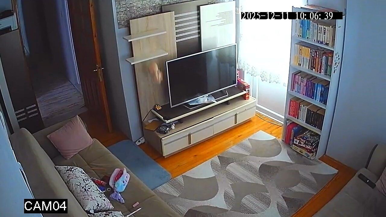 Sındırgı'da 4,9 Deprem: Kameralar Sarsıntıyı Kaydetti