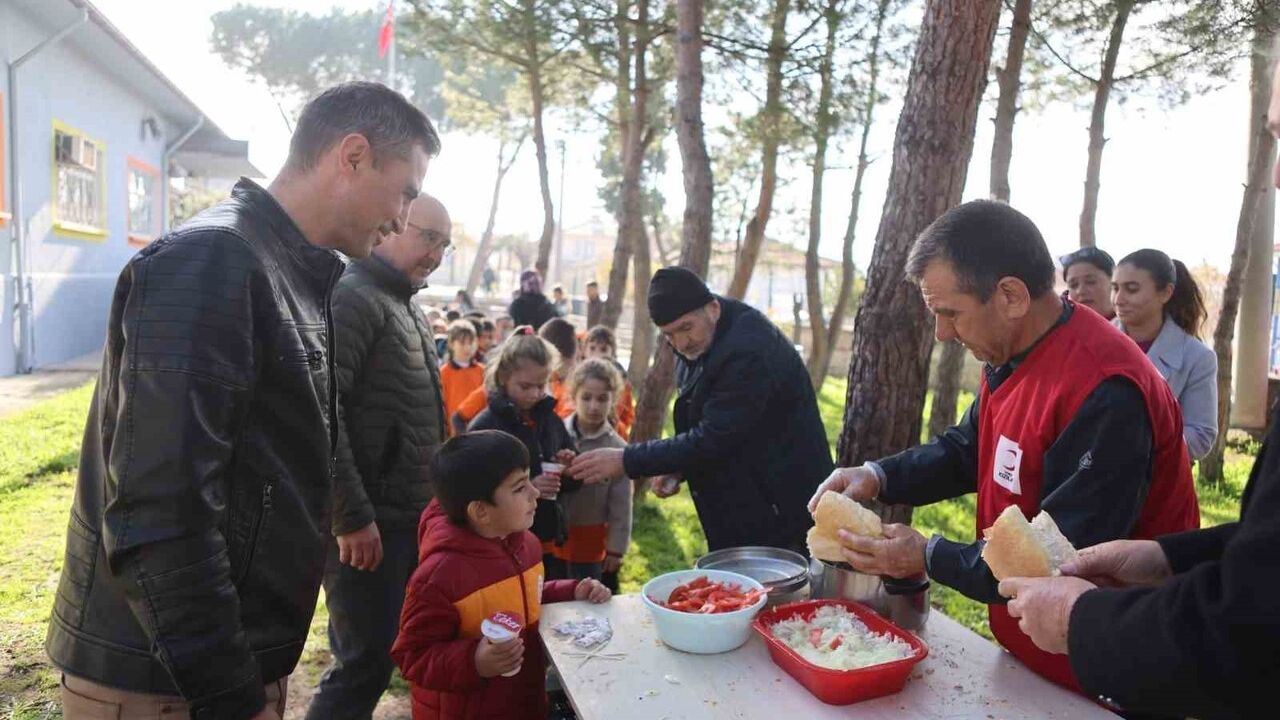 Sındırgı'da Deprem Sonrası Öğrencilere Moral Etkinliği