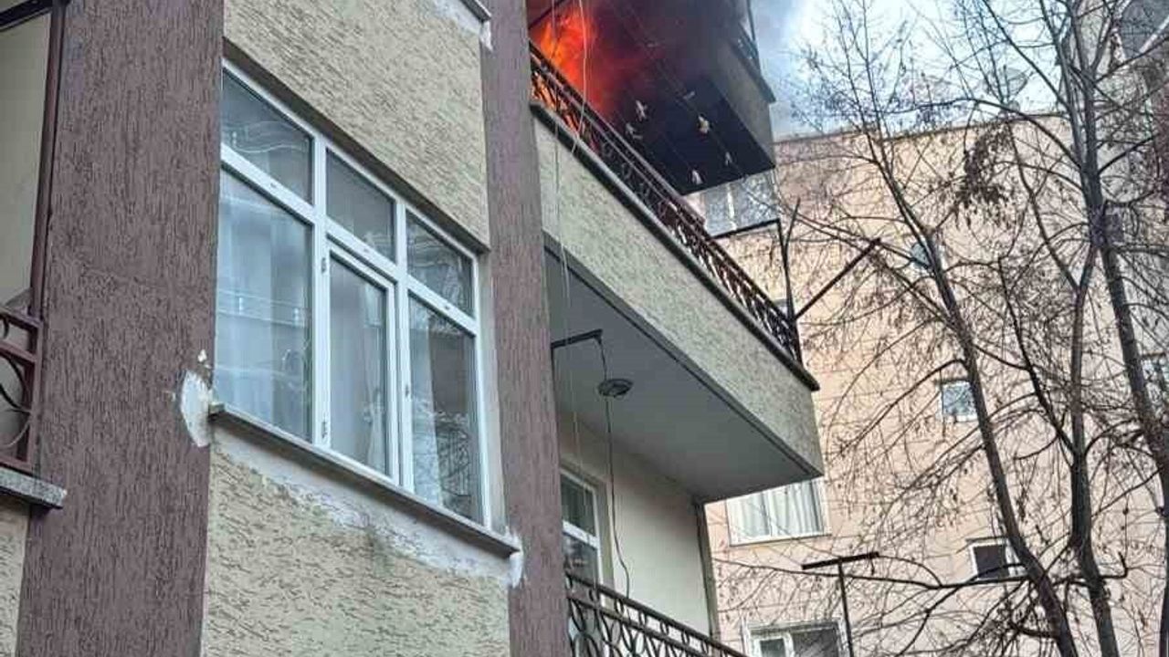 Sinop Boyabat'ta Apartman Yangını: 24 Daireli Bina Tahliye Edildi