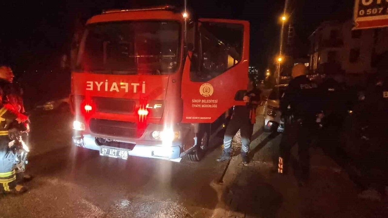 Sinop’ta kömürlük yangını itfaiye tarafından kontrol altına alındı