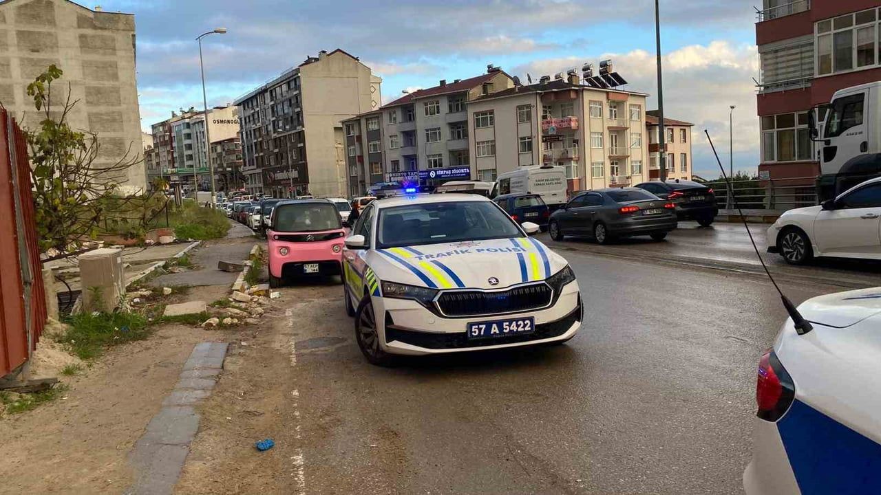 Sinop'ta Motosiklet Kazası: Gelincik Mahallesi'nde Sürücü Yaralandı