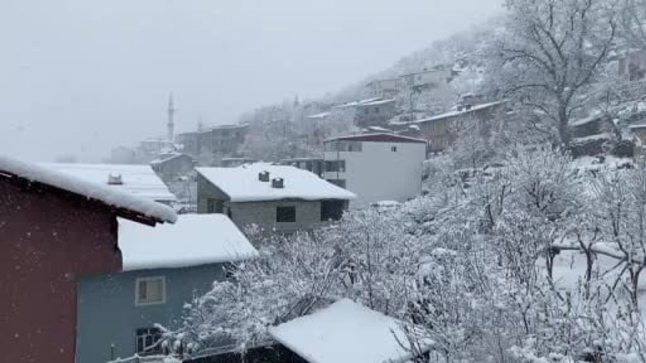 Şırnak Beyaza Büründü: Kar Kalınlığı Yüksek Kesimlerde 1 Metreyi Aştı