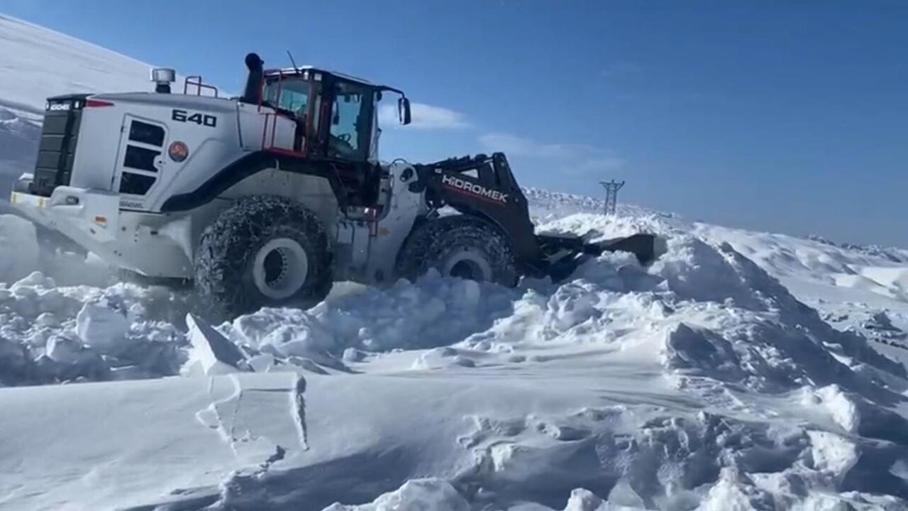 Şırnak (Beytüşşebap) Tipiyle Köy Yolları Ulaşıma Kapandı